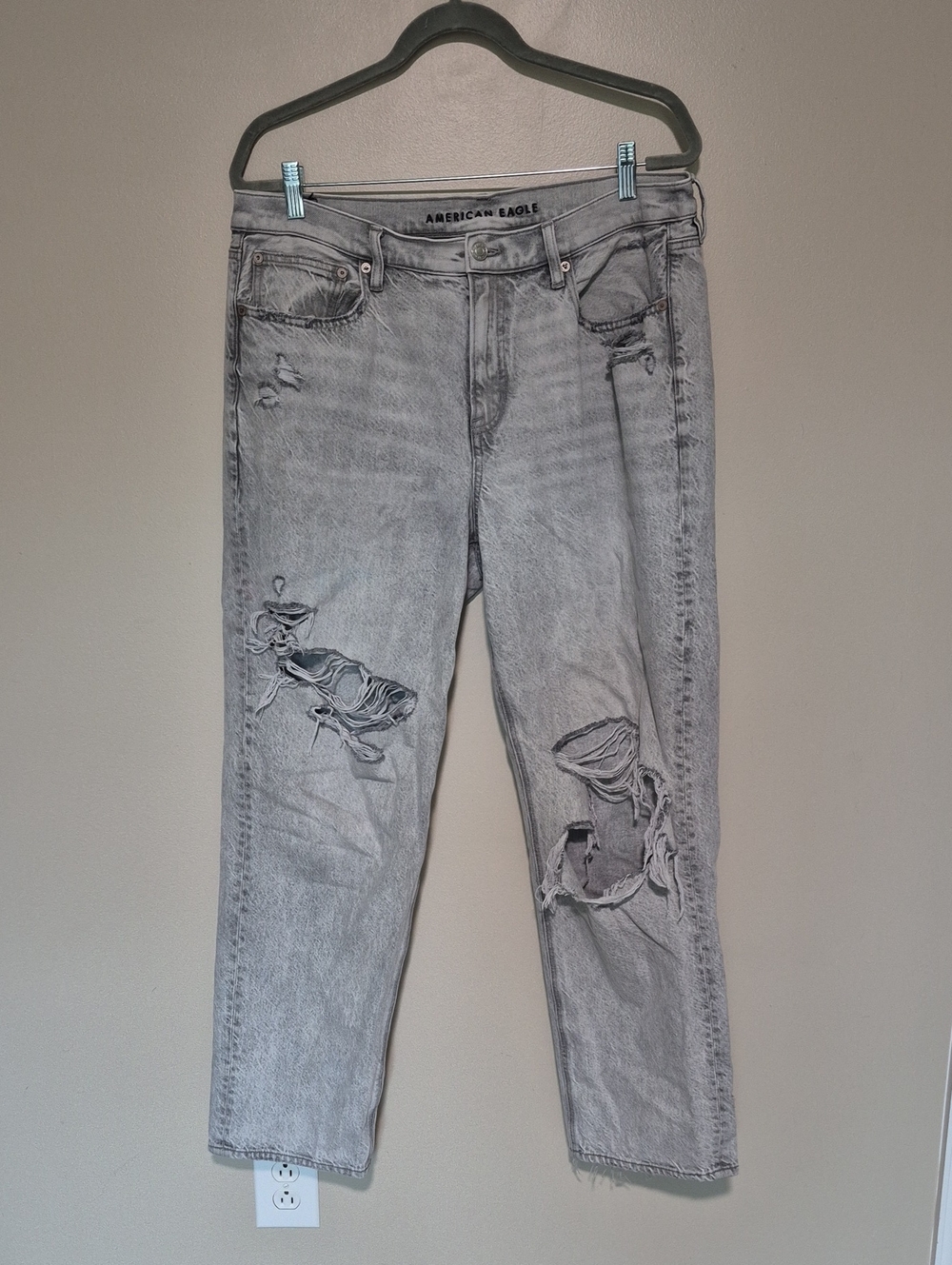 American Eagle Outfitters Light Grey Distressed 90's Straight Jeans